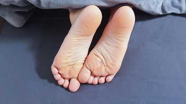 bottom of feet yellow