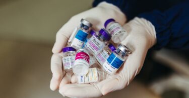 botox flasks on doctor hands